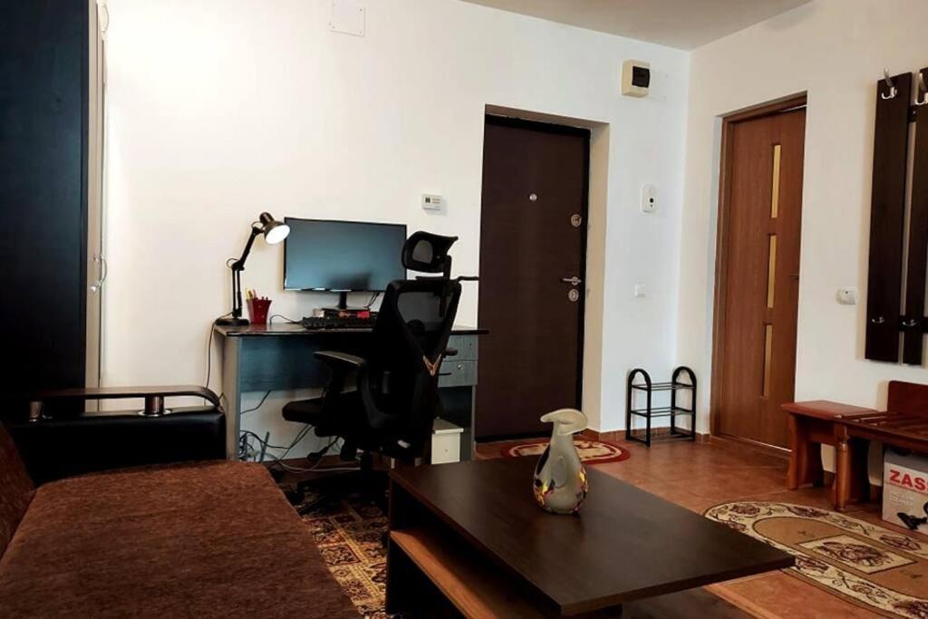Spacious Flat, With Free Parking & Air Conditioning Floresti  Ngoại thất bức ảnh