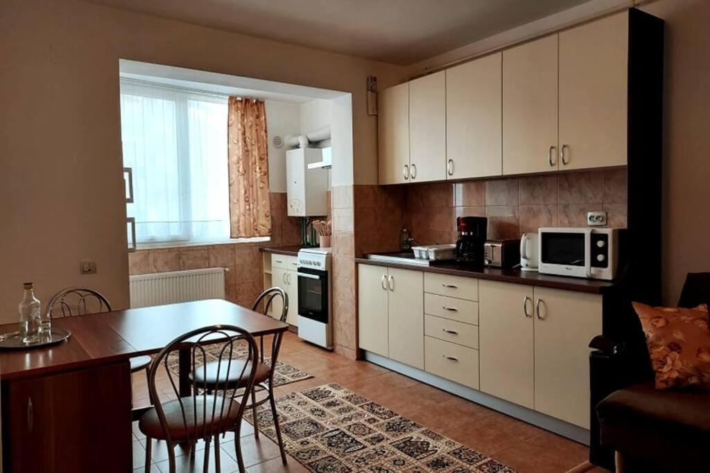 Spacious Flat, With Free Parking & Air Conditioning Floresti  Ngoại thất bức ảnh
