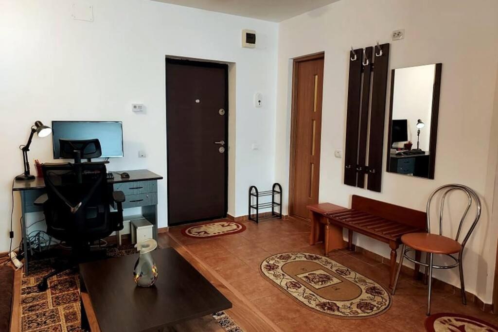 Spacious Flat, With Free Parking & Air Conditioning Floresti  Ngoại thất bức ảnh