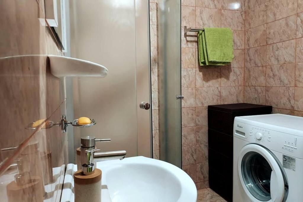 Spacious Flat, With Free Parking & Air Conditioning Floresti  Ngoại thất bức ảnh